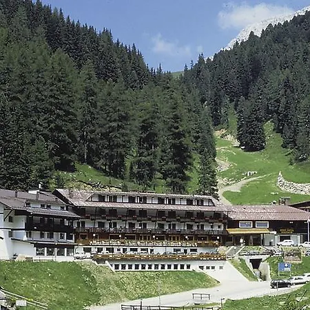 Sport Hotel Pampeago-3